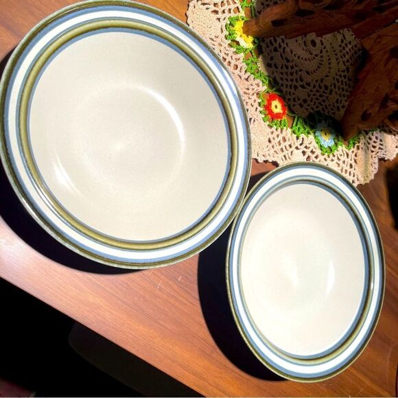 Set of 2 Vintage Stoneware Bowls - Picture 2 of 4